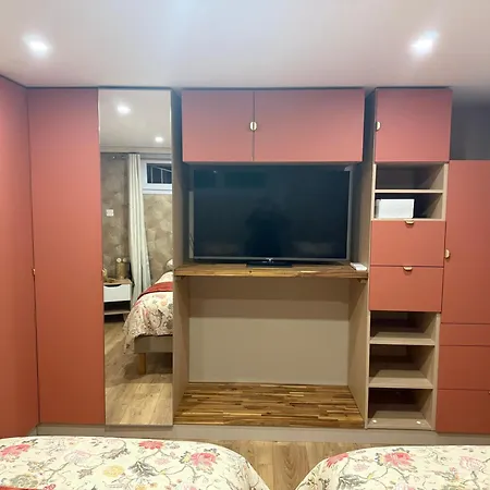 Holiday home Serenity's *